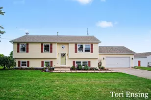 9137 Peterson St NE, Rockford, MI 49341 - Photo 3