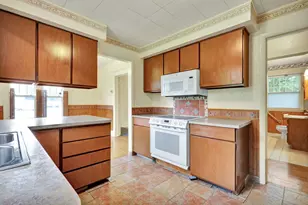 4308 Pleasant Grove Rd, Lansing, MI 48910 - Photo 5