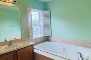 37572 Newburgh Park Cir, Livonia, MI 48152 - Photo 35