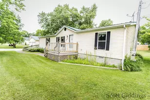206 E 1st St, Stanton, MI 48888 - Photo 9