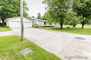 206 E 1st St, Stanton, MI 48888 - Photo 5