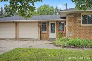 8261 Cottonwood Dr, Jenison, MI 49428 - Photo 3