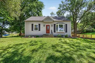 754 Collindale Ave NW, Grand Rapids, MI 49504 - Photo 3