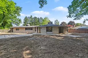 2631 Hillview Ln, Saint Joseph, MI 49085 - Photo 3
