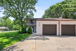 17570 Parkwood Dr, Spring Lake, MI 49456 - Photo 3
