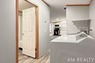 72 N Green Meadow St SE, Grand Rapids, MI 49548 - Photo 13