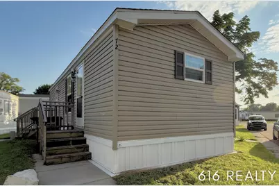 72 N Green Meadow Street SE, Grand Rapids, MI 49548 - Photo 1