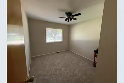 2060 Oakcrest Road, Sterling Heights, MI 48310 - Photo 15