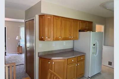 2060 Oakcrest Road, Sterling Heights, MI 48310 - Photo 9