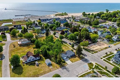 701 W Loomis Street, Ludington, MI 49431 - Photo 37