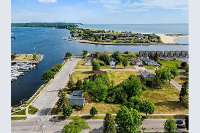 701 W Loomis Street, Ludington, MI 49431 - Photo 29