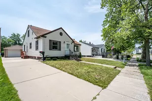 926 Franklin Ave, Grand Haven, MI 49417 - Photo 3