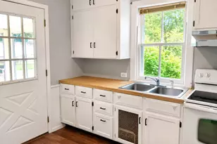 137 Park Ave, Allegan, MI 49010 - Photo 3