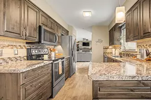 513 Stone Ridge Dr, Lansing, MI 48917 - Photo 11