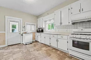 2041 Edgewood Ave NE, Grand Rapids, MI 49505 - Photo 9
