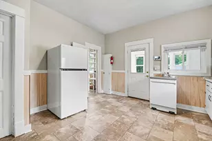 2041 Edgewood Ave NE, Grand Rapids, MI 49505 - Photo 7