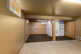 1552 41st St SW, Wyoming, MI 49509 - Photo 17