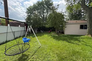 1577 S Dowling St, Westland, MI 48186 - Photo 9
