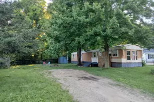 75690 Marie Dr, Lawton, MI 49065 - Photo 3