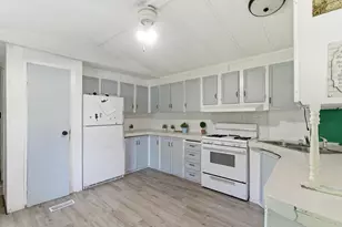 75690 Marie Dr, Lawton, MI 49065 - Photo 7
