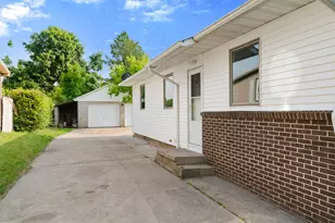 112 Fulton St, Petoskey, MI 49770 - Photo 3