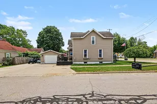 301 Cypress St, Manistee, MI 49660 - Photo 3