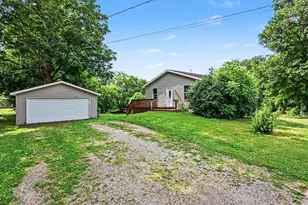 215 S Lincoln Ave, Three Rivers, MI 49093 - Photo 3