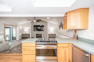14490 Edshire Dr, Sterling Heights, MI 48312 - Photo 21
