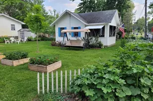 11055 E Indian Lake Dr, Vicksburg, MI 49097 - Photo 1