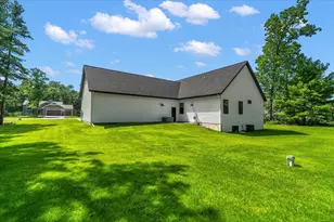 412 Sabine Dr, Muskegon, MI 49442 - Photo 25