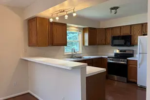 328 N Pointe Dr, Whitmore Lake, MI 48189 - Photo 7