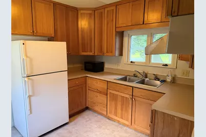 814 N Clinton Street, Albion, MI 49224 - Photo 9