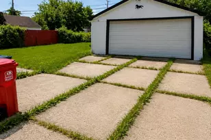 22751 Melrose Ave, Eastpointe, MI 48021 - Photo 3