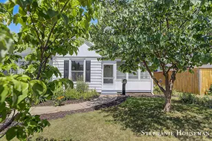 933 Mayhew Wood Dr SE, Grand Rapids, MI 49507 - Photo 3