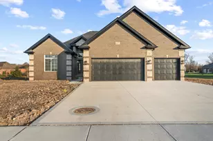8549 Cobblestone Dr, Newport, MI 48166 - Photo 1