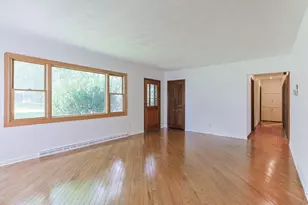 27201 Stuart St, Edwardsburg, MI 49112 - Photo 7
