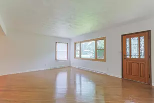 27201 Stuart St, Edwardsburg, MI 49112 - Photo 5