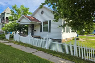 328 4th St, Manistee, MI 49660 - Photo 3