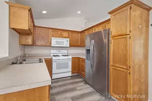 335 E North St, Hastings, MI 49058 - Photo 9
