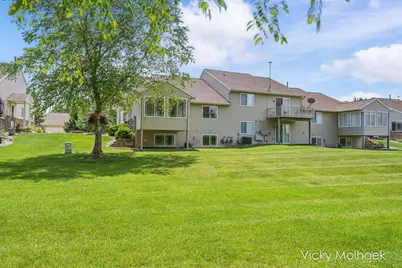 335 E North Street, Hastings, MI 49058 - Photo 7