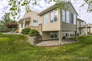 335 E North St, Hastings, MI 49058 - Photo 3