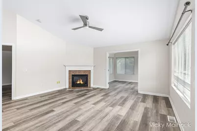 335 E North Street, Hastings, MI 49058 - Photo 5