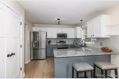 2222 Beatrice Drive NE, Grand Rapids, MI 49505 - Photo 9