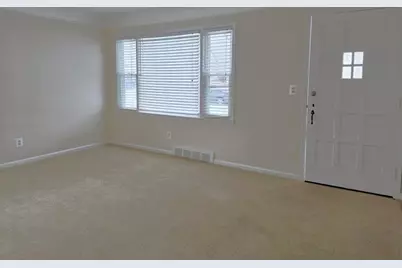 9924 Roseland Street, Livonia, MI 48150 - Photo 3