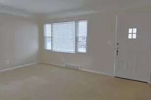 9924 Roseland St, Livonia, MI 48150 - Photo 3