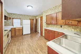 163 Van Buren St, Manistee, MI 49660 - Photo 11