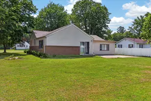 1032 Brookfield Dr, Saint Joseph, MI 49085 - Photo 11