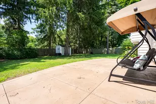 1111 Bretton Dr, Kalamazoo, MI 49006 - Photo 5