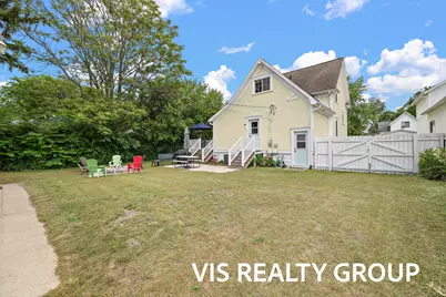 627 Fulton Avenue, Grand Haven, MI 49417 - Photo 11