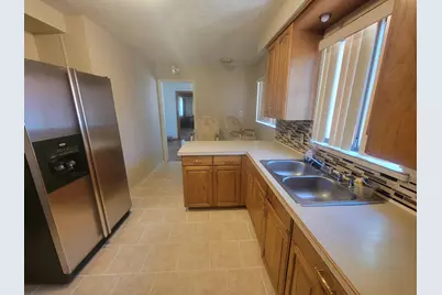 24011 Seneca Street, Oak Park, MI 48237 - Photo 5